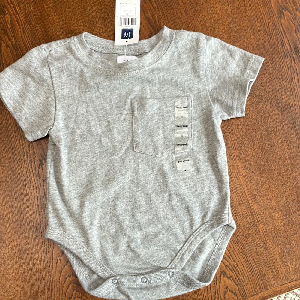 Baby Gap Onesie, gray, 3-6 months, 100% cotton. Short sleeve. New w/8.00 tag.